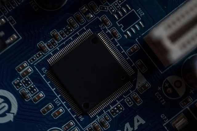 回收 Maxim 運算放大器、ADI 邏輯門和逆變器、TI 數(shù)模轉(zhuǎn)換器