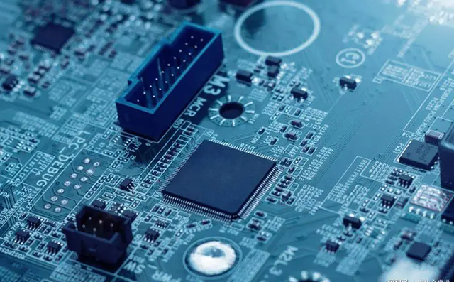 收購(gòu) Broadcom：主機(jī)總線適配器、RAID 控制卡、SAS 擴(kuò)展器、硬盤驅(qū)動(dòng)器